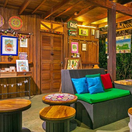 Blick auf die Lounge der Bungalow + Cabina Kukula Lodge