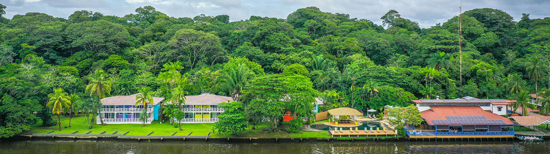 Tortuga Lodge Baeume Fluss